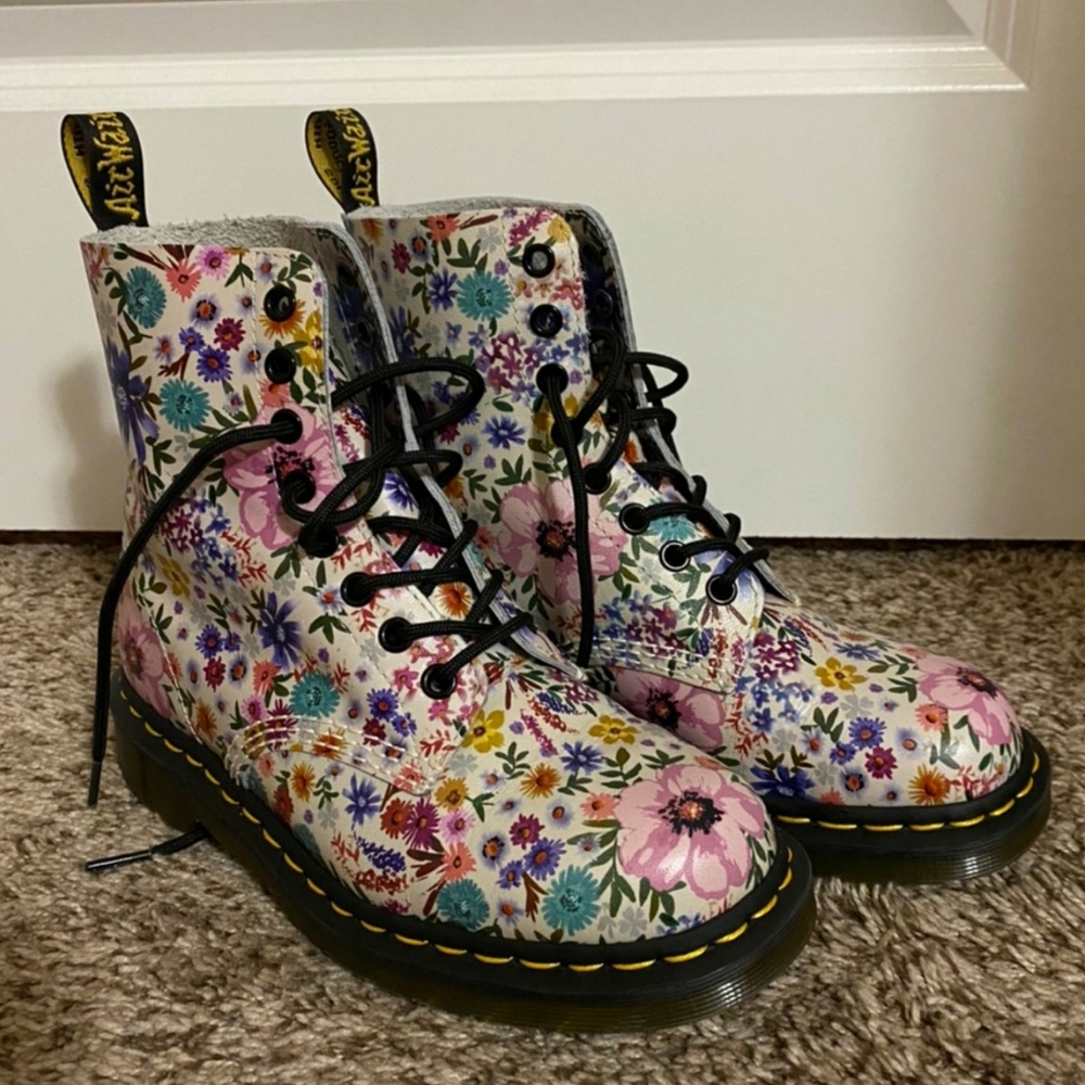 Dr.Martens flower boots!